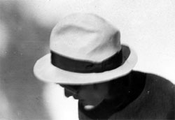 _BW_Woman-With-Hat-cr