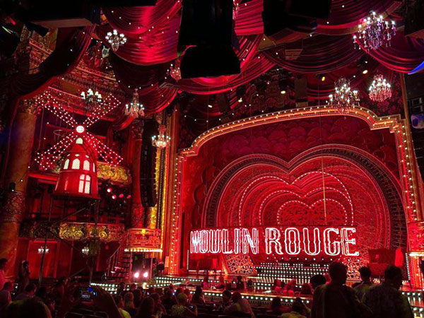 Moulin Rouge | reviewed by Carla Maria Verdino-Süllwold | Scene4 Magazine - September 2018 | www.scene4.com