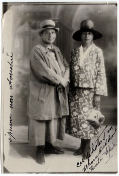 Hats-Gertrude-Alice-cr
