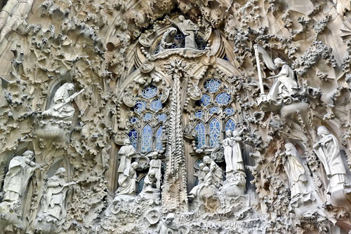 2-gaudi-facade-crl