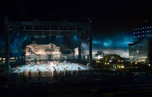 3.WaterTheatreStorm-cr