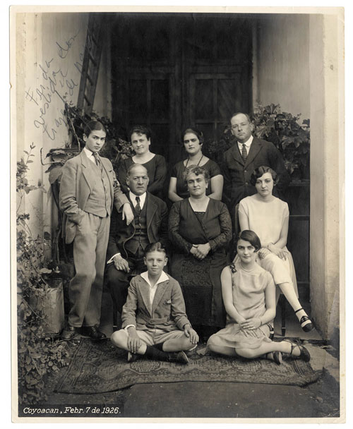kahlo-family-cr