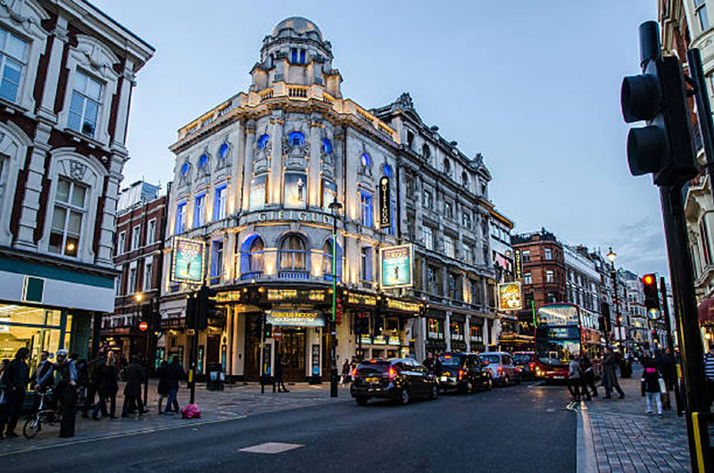 A Theatrephile returns to London. | Carla Maria Verdino-Sullwold | Scene4 Magazine | December 2021 | www.scene4.com