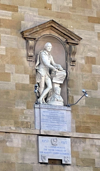 cms-Photo-8-Statu-cre