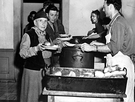 gertrude-stein-in-chow-line